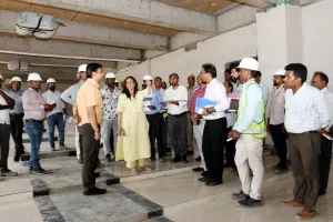 निर्माणाधीन राष्ट्रीय विधि विश्वविद्यालय पहुंचीं मंडलायुक्त