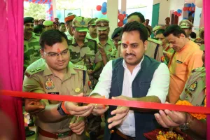 जिलाधिकारी एवं पुलिस अधीक्षक ने किया  ओबरा में नव निर्मित मिशन शक्ति केन्द्र एवं साइबर हेल्प डेस्क भवन का  लोकार्पण