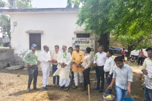 सोनभद्र में एक पेड़ माँ के नाम अभियान के तहत हुआ वृक्षारोपण