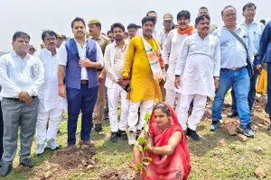 वृक्षा रोपण महायज्ञ अभियान के तहत जनपद में वृहद स्तर पर किया गया पौध रोपण