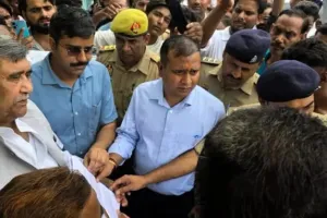 दसिया एथेनॉल फैक्ट्री को लेकर बस्ती में सियासी घमासान, विरोध प्रदर्शन के बीच छावनी बना इलाका; बैरिकेडिंग पर भड़के सांसद और विधायक