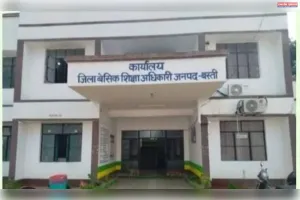 बाबू से नौकरी का ठेकेदार बने बीएसए आफिस के विमल कुमार त्रिपाठी के विरुद्ध कोतवाली में दर्ज हुआ मुकदमा , जाँच शुरू