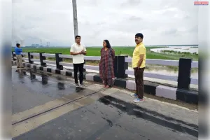 कांवड़ यात्रा व संभावित बाढ़ को लेकर प्रशासन अलर्ट, कलवारी-टांडा पुल का किया निरीक्षण