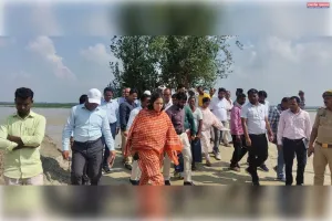 जिलाधिकारी ने शनिवार को सदर तहसील अंतर्गत ग्राम बैराड़ी एतमाली के बाढ़ प्रभावित क्षेत्र का स्थलीय निरीक्षण 