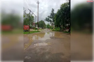 बदहाल सड़कों से जनता बेहाल