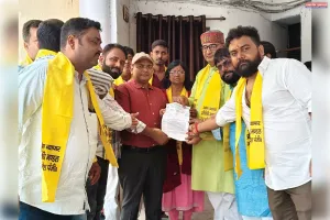 जीएसटी की विसंगतियों को लेकर व्यापारियों ने सौंपा ज्ञापन आंदोलन की चेतावनी