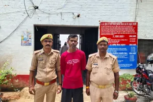 सोशल मीडिया पर फर्जी आईडी बनाकर शादी का दबाव और ब्लैकमेल करने वाला वांछित  गिरफ्तार।