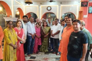 चोरी का विरोध करने पर पिता-पुत्र पर चाकू से हमला, पिता घायल।