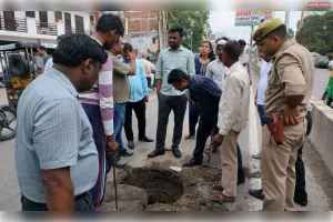10 करोड़ रुपये खर्च होने के बाद भी प्रयागराज की सड़कें बनीं तालाब