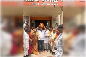 संत रविदास की जन्मस्थली की मिट्टी भरे कलश के साथ निकली शोभायात्रा