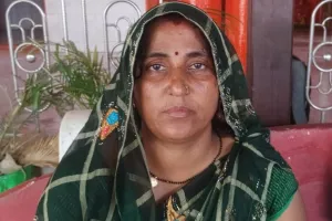 गोरखपुर :ग़ोला में दिनदहाड़े महिला के गले से मंगलसूत्र झपटकर फरार हुए बाइक सवार उचक्के