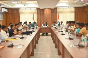 धेमाजी जिला आयुक कार्यालय सभाकक्ष में मंत्री रणुज पेगू,अतुल बोरा के साथ टीएमपीके के सहित कई दल संघटनो के प्रतिनिधियों से बैठक