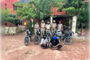 शाहकोट ज़िले के जालंधर रूरल पुलिस स्टेशन की पुलिस ने 04 चोरी की मोटरसाइकिल और 01 स्कूटर के साथ 02 आरोपियों को गिरफ्तार किया
