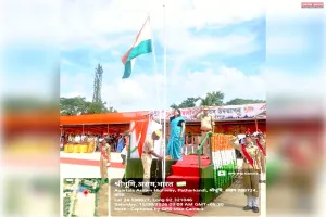 श्रीभूमि जिले के पाथारकांदी में ध्वजारोहण के दौरान ऊपर से रस्सी टूटकर राष्ट्रीय ध्वज नीचे गिर गया