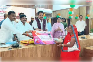 पीएम पोषण योजना के रसोइयों को बड़ी सौगात, बढ़ा मानदेय और मिला ₹5 लाख तक कैशलेस इलाज का सुरक्षा कवच