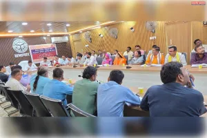 दृष्टि की बैठक में विकास योजनाओं की विस्तृत समीक्षा, प्रत्येक पात्र परिवार तक मुख्यमंत्री आवास योजना का लाभ पहुंचाने के निर्देश