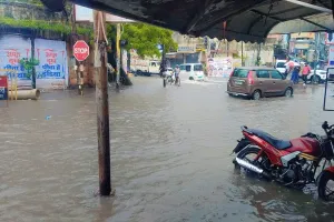 बरसात में शहर हुआ पानी-पानी, नगर निगम के सफाई दावों की खुली पोल