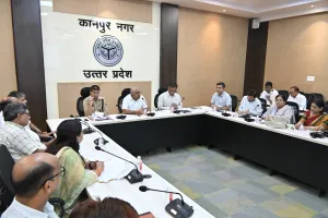 कानपुर में स्टंटबाज बाइकर्स की अब खैर नहीं, गांवों में भी हेलमेट पहनना हुआ अनिवार्य 