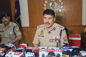मुख्यमंत्री की सख्ती के बाद कानपुर नगर निगम के ठेकेदारों पर चला हंटर, पांच एफआईआर, दो गिरफ्तार 