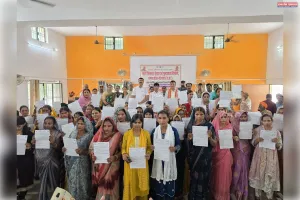 नव चयनित आंगनबाड़ी सहायिकाओं को वितरित किए गए नियुक्ति पत्र