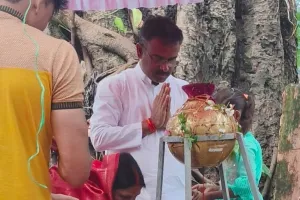 झारखंडी महादेव मंदिर में श्रद्धालुओं ने किया जलाभिषेक