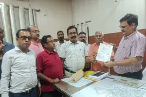 जलभराव से तबाह कारोबार, व्यापारियों ने मांगी राहत राशि