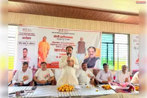 रसोइया बहनों के परिश्रम और सेवा को मिला सम्मान, कैशलेस चिकित्सा कार्ड  वितरित