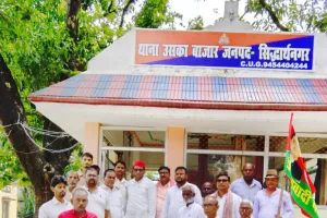सिद्धार्थनगर में निषाद समाज का महंत राजू दास की टिप्पणी पर प्रदर्शन