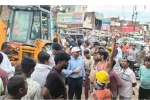 सिद्धार्थनगर:इटवा में अवैध अतिक्रमण पर चला बुलडोजर:जाम की समस्या से राहत दिलाने के लिए कार्रवाई