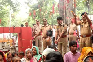 श्रावण मास के अंतिम सोमवार पर दण्डेश्वर नाथ धाम पहुंचे एसपी अमेठी
