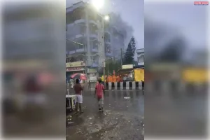 तारापीठ में होटल में भीषण आग, सात लोगों की मौत