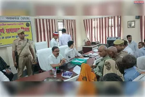 डीएमके तहसील दिवस में मैं जुटी फरियादियों की भीड़ 