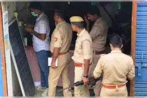 चोरों ने ग्राहक सेवा केंद्रों को बनायानिशाना