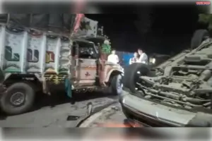 कलवारी चौराहे पर स्कॉर्पियो और पिकअप में भीषण भिड़ंत