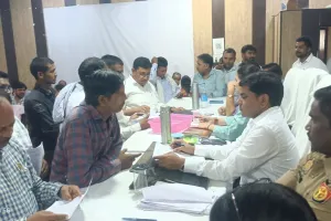 संपूर्ण समाधान दिवस में 34 शिकायतों में 5 का हुआ मौके पर निस्तारण