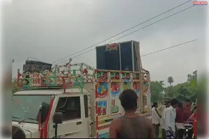 डीजे हाईटेंशन लाइन से टकराया दो लोगों की हुई मौत चार लोग झुलसे मचा कोहराम