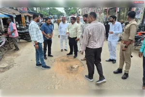 आगामी पवित्र कांवड़ यात्रा के दृष्टिगत श्रद्धालुओं (कांवड़ियों) तहसील रोड एवं आसपास के प्रमुख मार्गों का प्रशासनिक टीम द्वारा विस्तृत स्थलीय निरीक्षण किया।