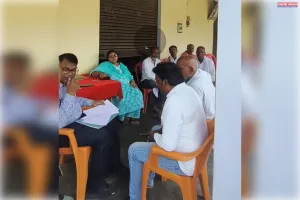 जिला पंचायत सदस्य साजन कुमार की शिकायत पर हुआ स्थानांतरण; फिर भी पड़री गोदाम पर कुर्सियां नहीं छोड़ रहीं विपणन निरीक्षक दीपिका बरनवाल