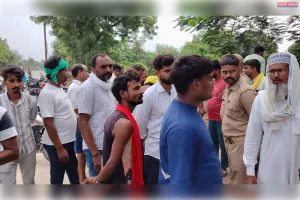 डगमगपुर में बड़ा हादसा: सुबह 6 बजे बिजली का तार सुधारने पेड़ पर चढ़े एक व्यक्ति की करंट लगने से मौत
