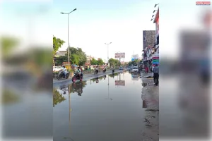 नाले में निकासी का इंतजाम नहीं, जलभराव से व्यापारी और नागरिक परेशान