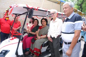 सफदरजंग अस्पताल में मरीजों की राह होगी आसान, रोटरी क्लब ने भेंट की गोल्फ कार्ट