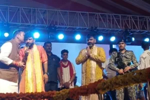 फुटहिया चौराहा पर भव्य कांवड़ महोत्सव: भोजपुरी सुपरस्टार पवन सिंह को देखने उमड़ा जनसैलाब