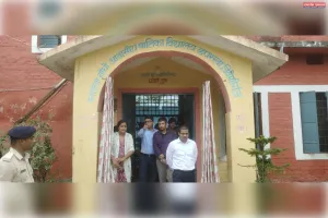 डीएम के औचक निरीक्षण में खुली सरकारी स्कूलों की शिक्षा व्यवस्था की पोल