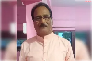 डीएम के औचक निरीक्षण में मिली अनियमितताओं पर हेडमास्टर और शिक्षिका निलंबित