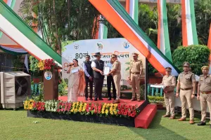 उत्कृष्ट कार्य के लिए वनाधिकारी दिनेश कुमार चौरसिया सम्मानित