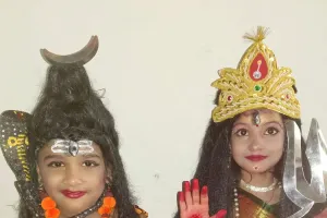 कुशीनगर : सावन महोत्सव में शिवमय हुए नन्हे मुन्ने बच्चे