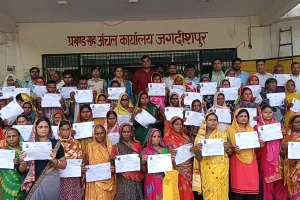जगदीशपुर में 104 भूमिहीन परिवारों को सौपें गए भूमि अधिकार पर्चा