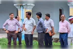 विद्यालय में साफ-सफाई व्यवस्था दुरुस्त करने एवं अनुपस्थित प्रधानाचार्य से स्पष्टीकरण तलब करने के निर्देश