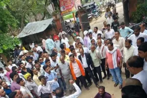 हरैया तहसील में एसडीएम कोर्ट में हाई-वोल्टेज हंगामा, यूट्यूबर पत्रकार पर बदसलूकी के आरोप; वीडियो वायरल