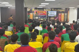 सनबीम विद्यालय में छात्र-छात्राओं को यातायात नियमों एवं पीएम राहत योजना के प्रति किया गया जागरूक